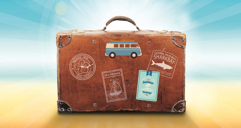 Ein alter Reisekoffer mit Aufklebern, Stichwort reisen in 2021.
(c) Pixabay.com
